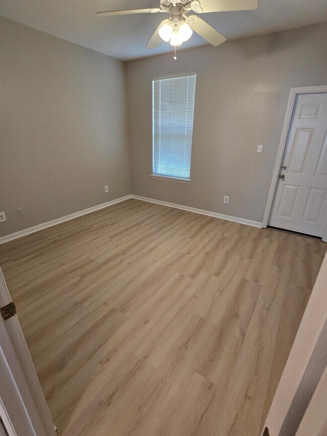 Building Photo - 3400 Old Bainbridge Rd