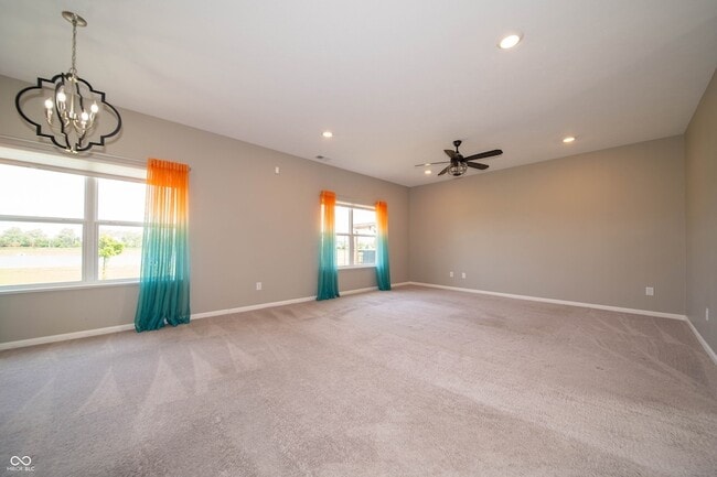 Building Photo - 7062 English Oak Dr