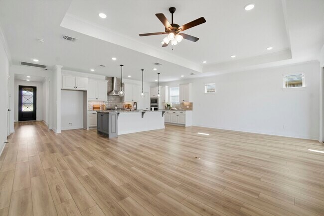 Building Photo - 9727 Rockwell Dr