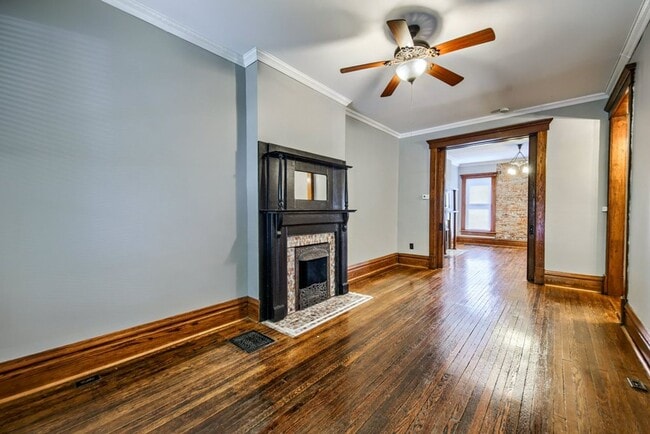 Building Photo - Short North / Victorian Village Stunning Single Family House!