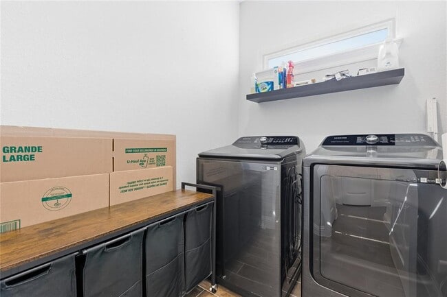 Building Photo - 11320 Comano Dr