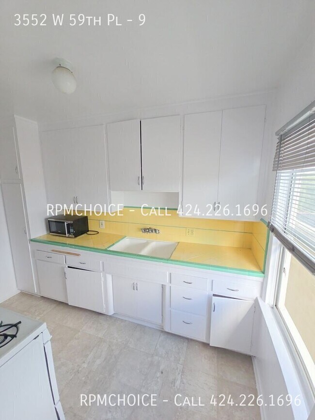 Building Photo - 3552 W 59th Pl