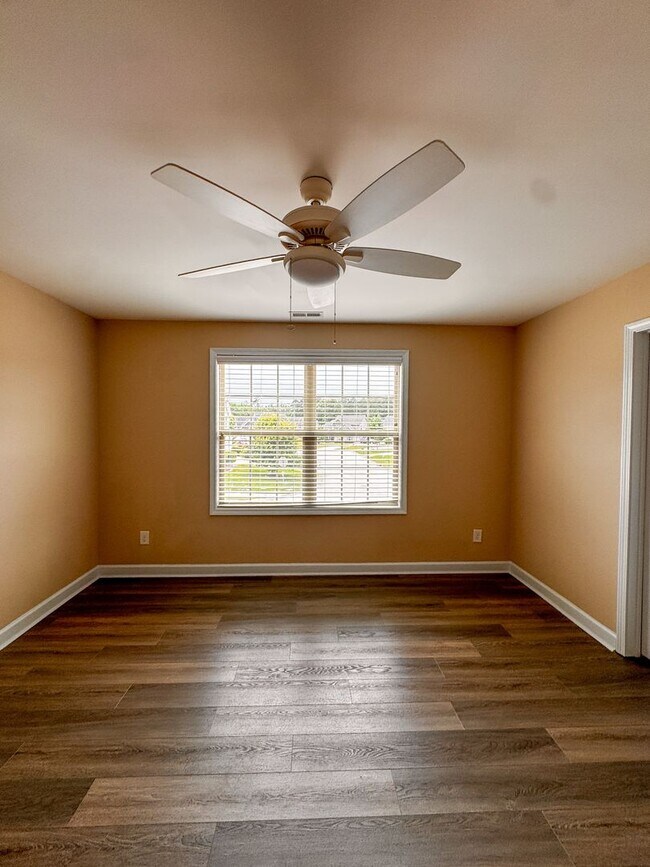 Building Photo - Well-Maintained 4 Bed 2.5 Bath Home in Westgate