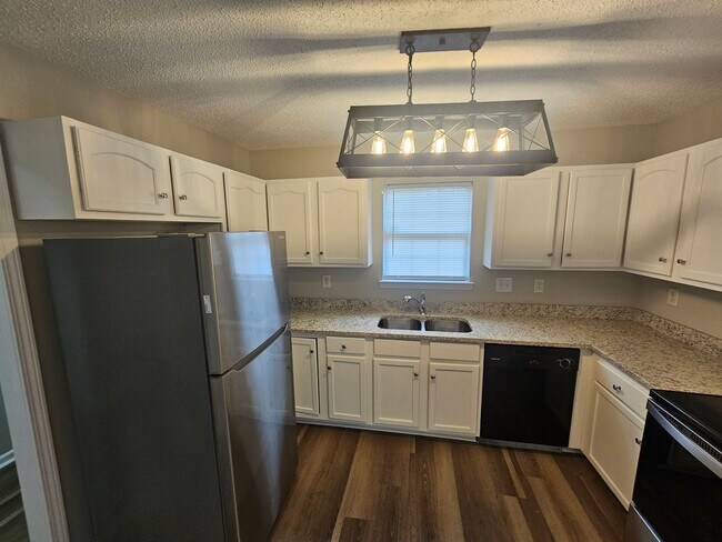 Building Photo - Remodeled Ranch Home Minutes from Uptown Charlotte