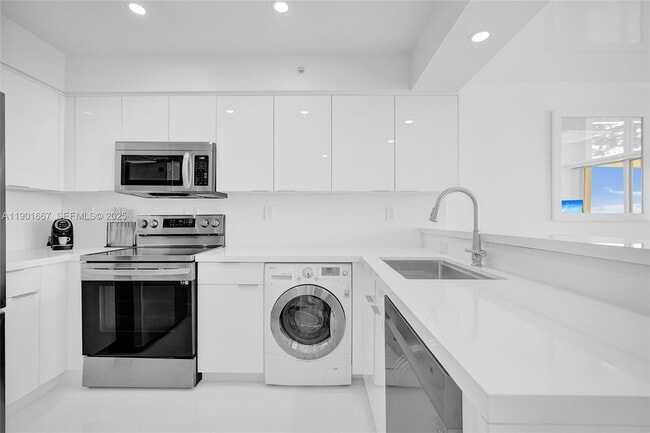 Building Photo - 2501 S Ocean Dr