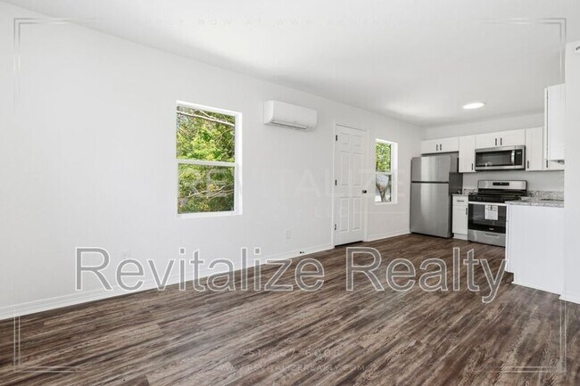 Building Photo - 377 Tuttle Ave