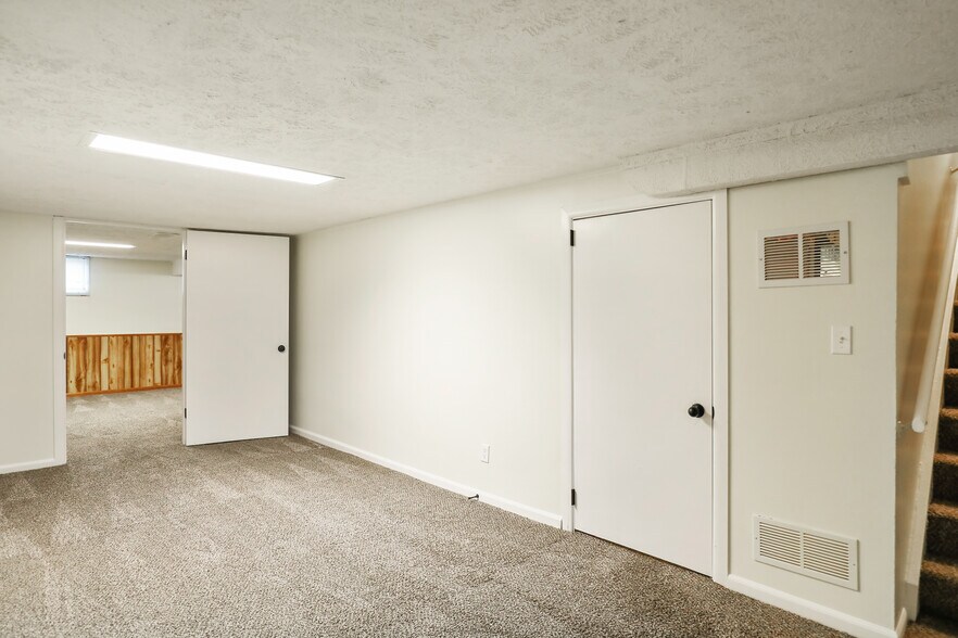 Building Photo - 7014 S 41st St