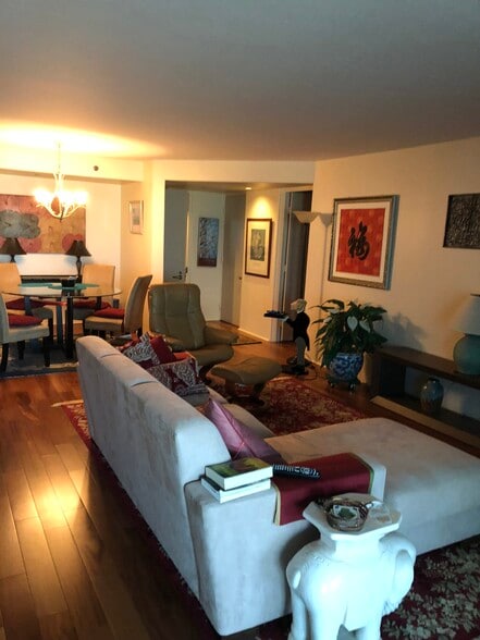 Building Photo - 66 Queen St