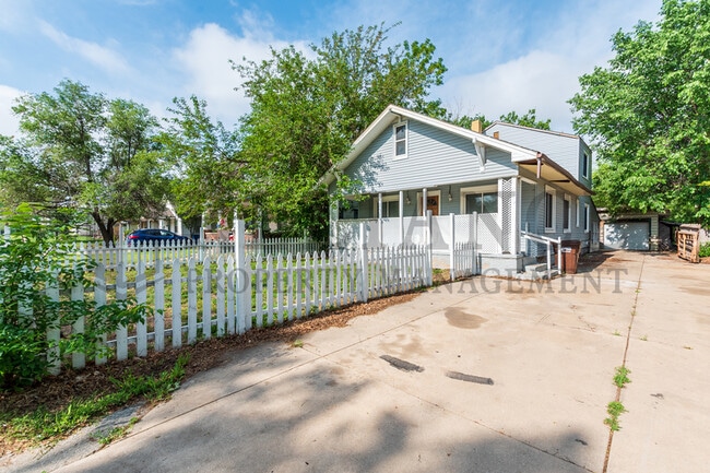 Building Photo - 719 S Glenn St