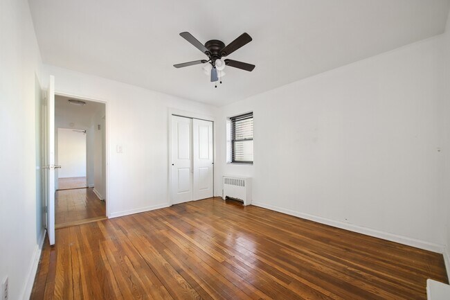 Building Photo - 165 Vroom St