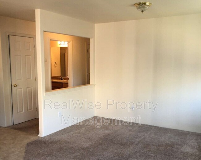 Building Photo - 1984 Sky Park Dr