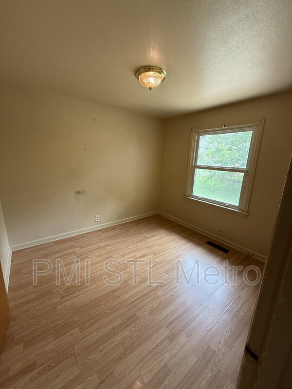 Building Photo - 1246 Darr Dr