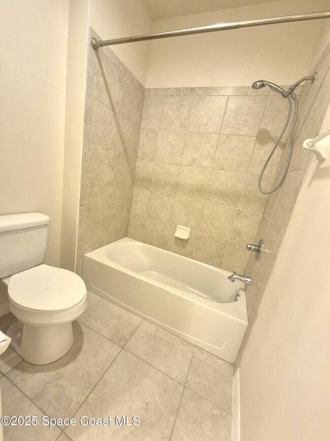 Building Photo - 3325 Sedge Dr