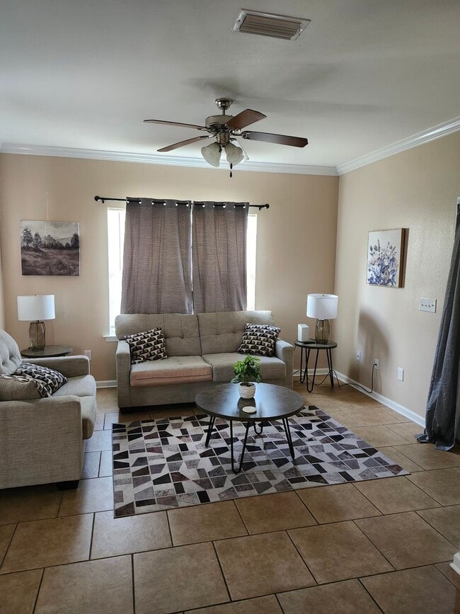 Building Photo - Close to Everything