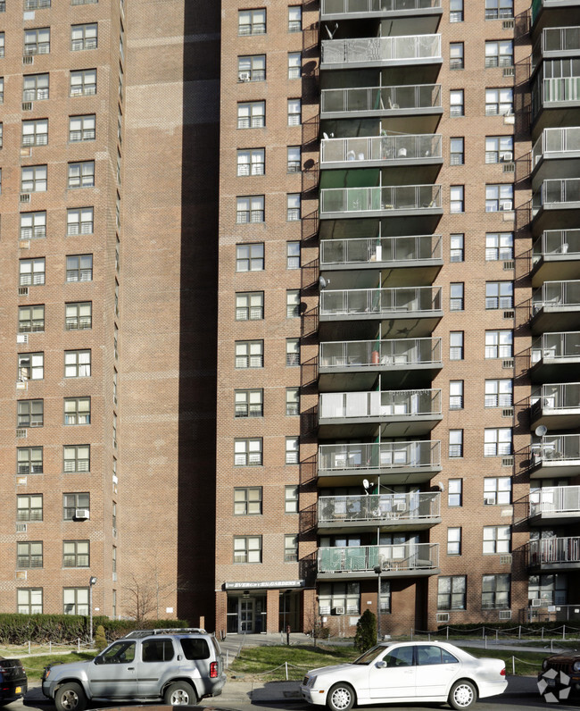 Building Photo - Evergreen Gardens