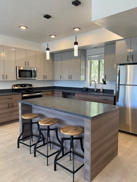 Socialize in the Kitchen - Whisperwood Townhomes