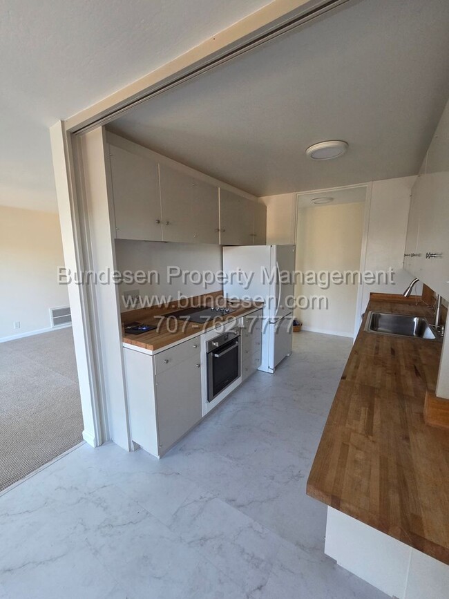 Building Photo - 9 Forest Ln