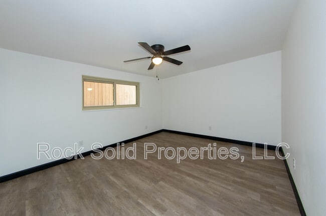 Building Photo - 312 E 27th St