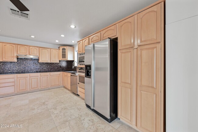 Building Photo - 1831 E La Jolla Dr