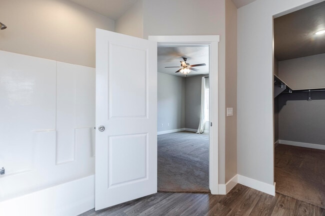 Building Photo - 3338 E Crimson Ridge Dr