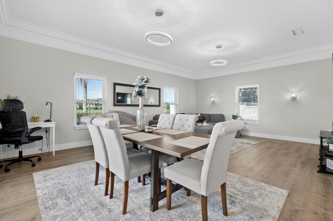 Building Photo - 9010 Gardens Glen Cir