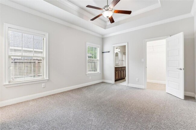 Building Photo - 856 Linlen Ave