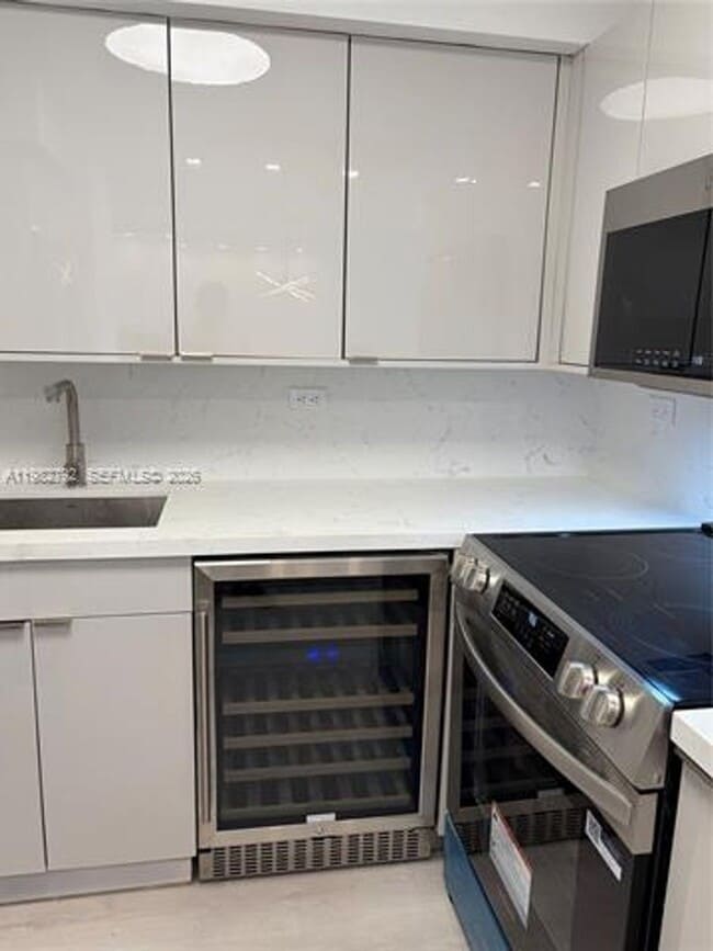 Building Photo - 1500 Bay Rd