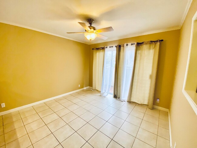 Building Photo - Spacious 2-Story Townhome near the Beach!