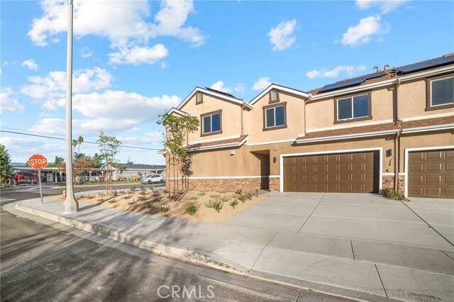 Building Photo - 900 S Hert St