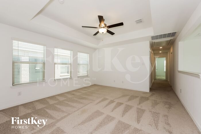 Building Photo - 2548 Northcote Dr