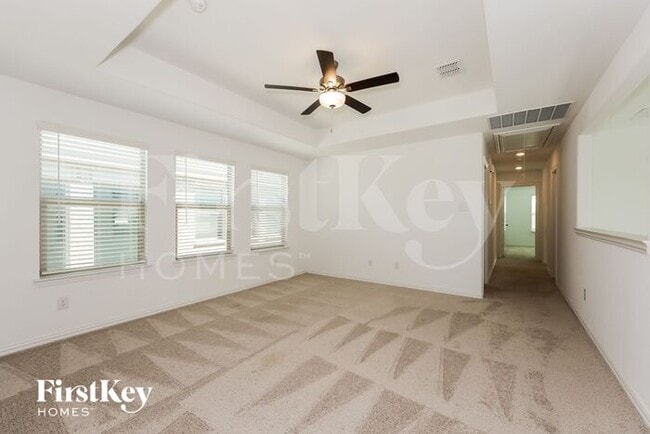 Building Photo - 2548 Northcote Dr