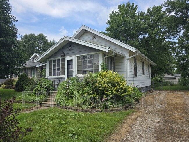 Building Photo - 1124 Kern St