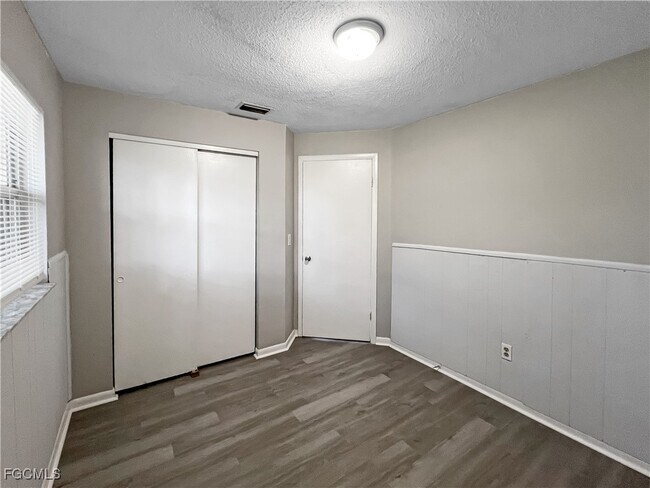 Building Photo - 13037 First St