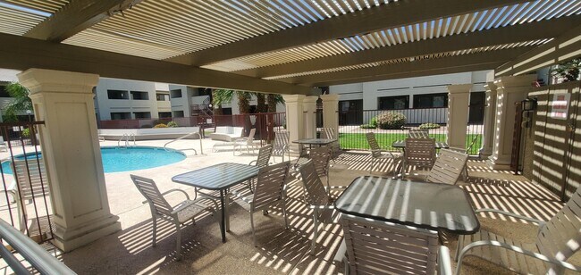 Building Photo - 3301 E Earll Dr