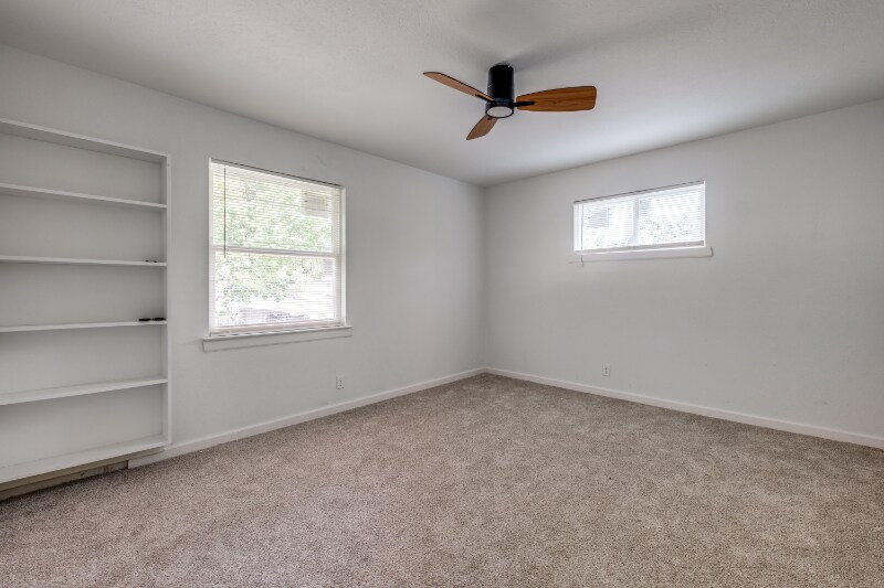 Building Photo - 3003 Harlan Dr