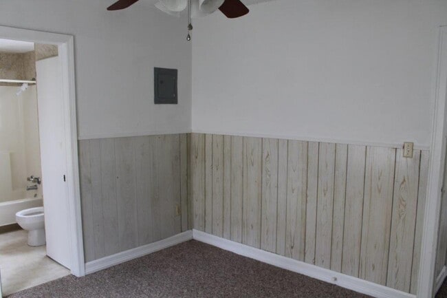 Building Photo - 471 Elm Ave