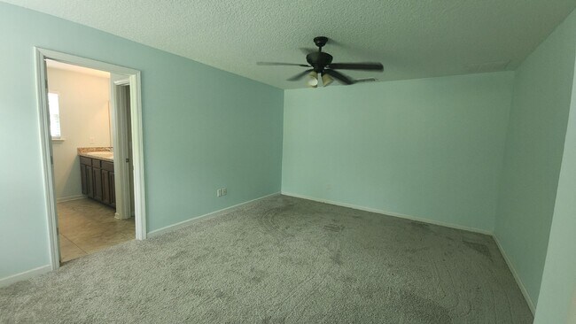 Building Photo - Located in the very popular community of K...
