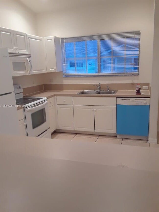 Building Photo - 3828 SW 48th Ave