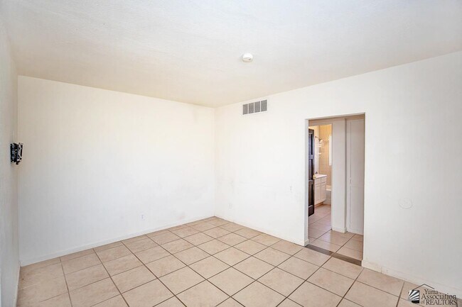 Building Photo - 1716 S 8th Ave