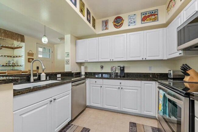 Building Photo - 92-1047-1047 Olani St