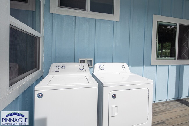 Building Photo - 23 Jasmine St