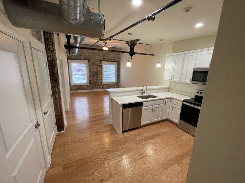 Building Photo - 883 Broadway