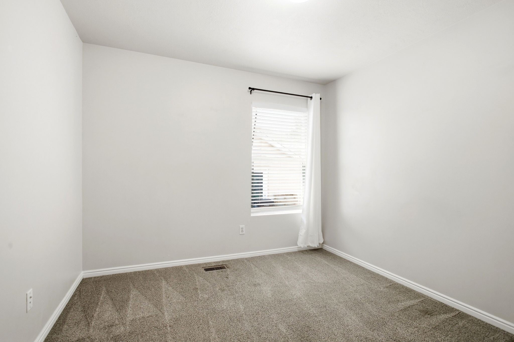 Building Photo - 7202 N Ute Dr