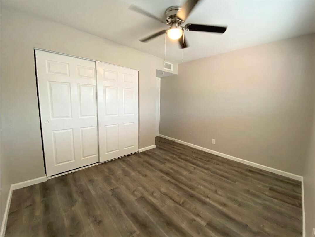 Building Photo - 809 E Bellevue Rd