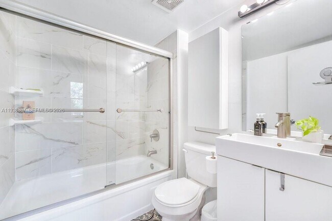 Building Photo - 105 Royal Pk Dr