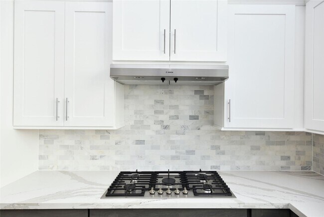 Building Photo - 706 Cage St