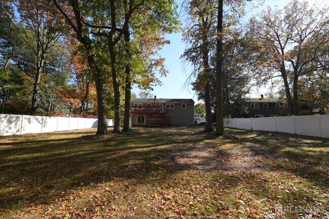 Building Photo - 1355 Axel Ave