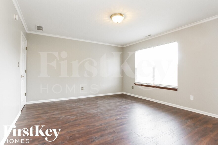 Building Photo - 4915 Aquaduct Dr