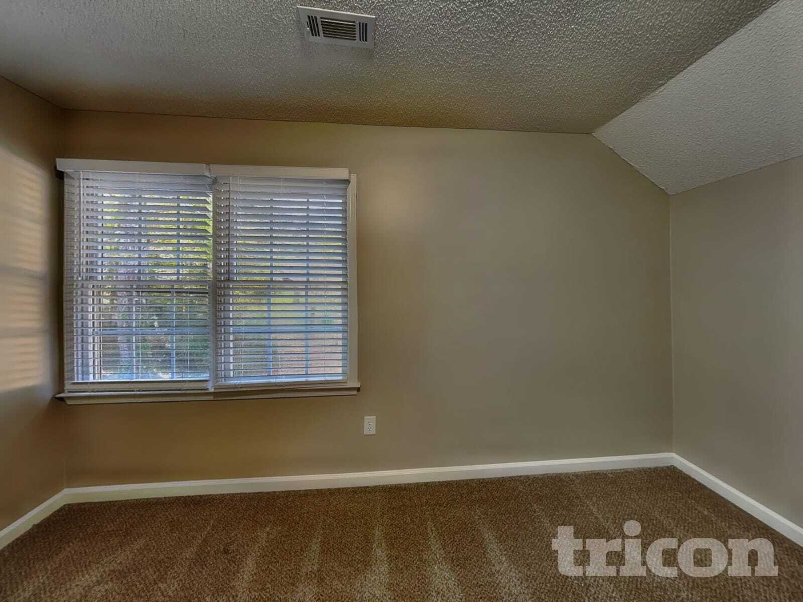 Building Photo - 112 Falling Waters Dr