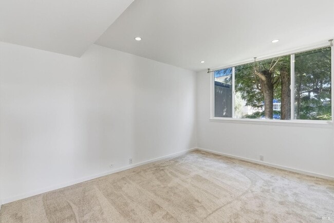 Building Photo - 34 Andrew Dr